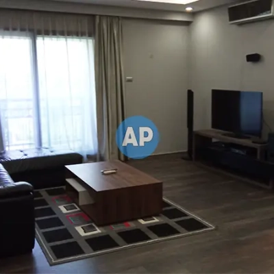 Living room apartemen dijual Pavilion 1BR, renovasi dan full furnish