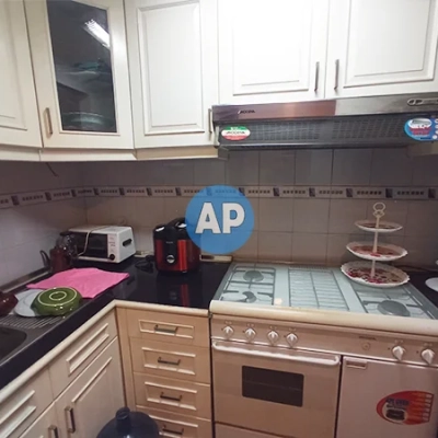 Dapur apartemen Pavilion disewakan 1BR, lengkap dengan kitchen set. Caption