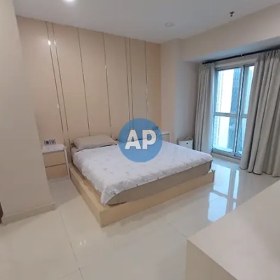 Kamar tidur utama Pavilion Apartment Jakarta 3BR renovasi, full furnish dan berada di Tower 2.
