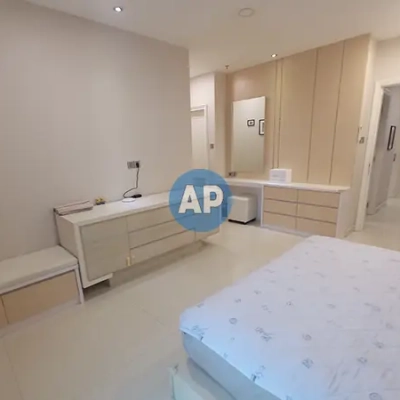 Kamar tidur kedua Pavilion Apartment Jakarta 3BR dengan pencahayaan natural dan desain modern.
