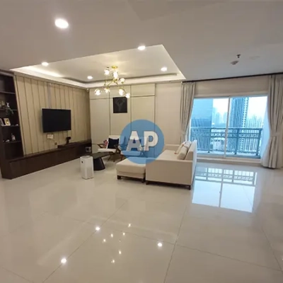 Living room Pavilion Apartment Jakarta 3BR renovasi, full furnish dan berada di lantai tinggi Tower 2.