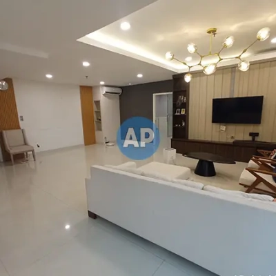 Ruang tamu Pavilion Apartment Jakarta dengan konsep open space, cocok untuk unit sewa 3BR renovasi.