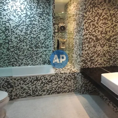 Kamar mandi apartemen Pavilion dekat MRT Setiabudi renovasi bersih modern