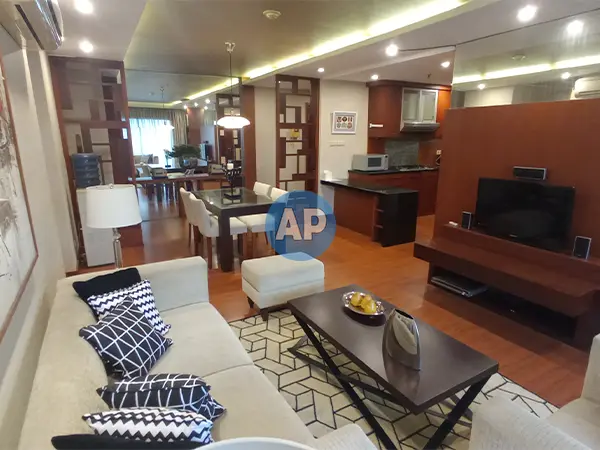 Living room apartemen Pavilion dekat MRT Setiabudi luas 119 m2 furnish disewa
