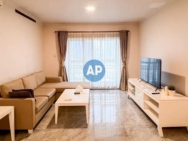 Living room Apartemen Pavilion 2BR 119 m2, unit disewa dekat MRT Jakarta