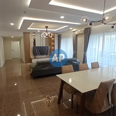 Sewa apartemen Pavilion living room luas dan furnish, unit 4 kamar Tower 1.
