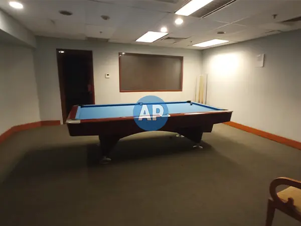 Ruang bilyar apartemen Pavilion Jakarta Pusat