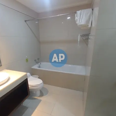 Kamar mandi bersih di sewa apartemen Pavilion 1BR