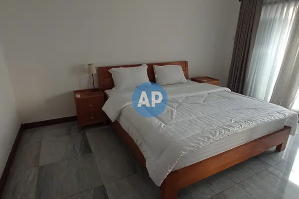 Master bedroom sewa 3BR Apartemen Pavilion Jakarta