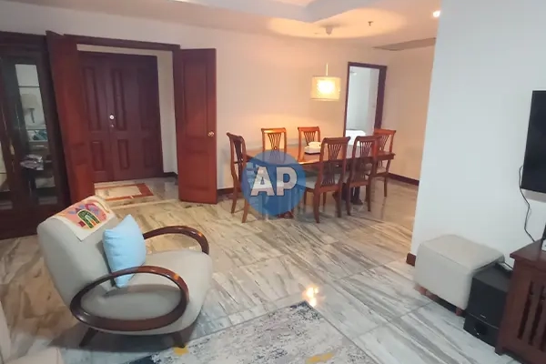 Interior living room sewa 3BR Apartemen Pavilion Jakarta