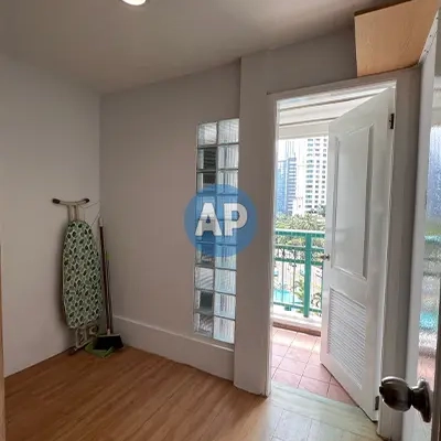 Area service apartemen Pavilion 2BR luas dan rapi