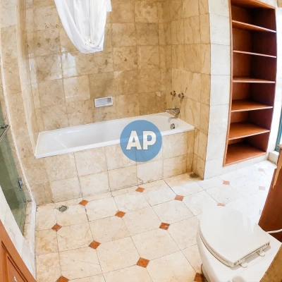 Kamar mandi apartemen Pavilion Jakarta 2BR