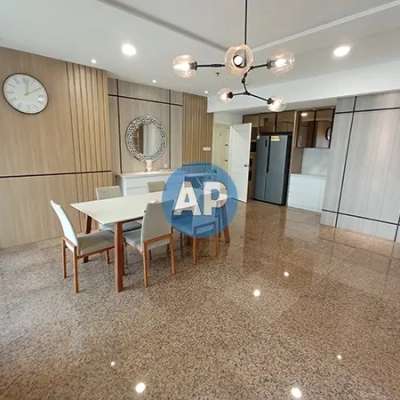 Ruang makan Apartemen Pavilion 4 kamar Tower 1