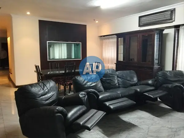 Living room mewah sewa 4 kamar Apartemen Pavilion