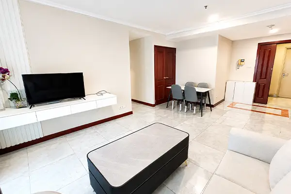 Sewa apartemen Pavilion Tower 2 dekat MRT dengan living room luas 115 m2